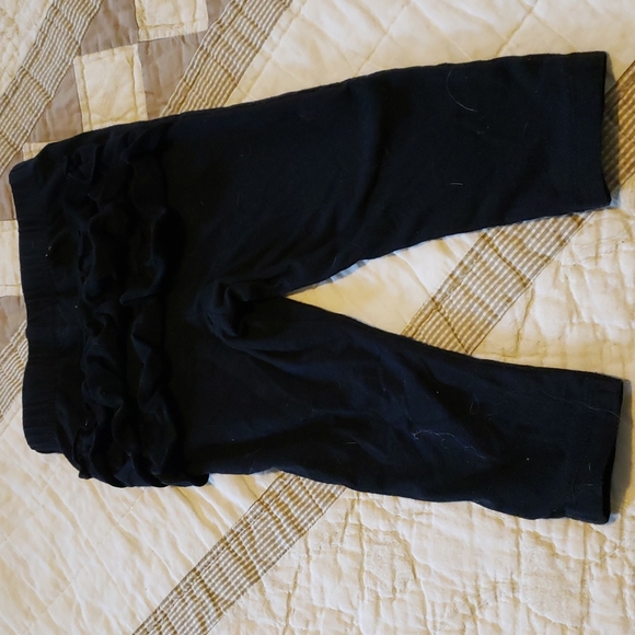 2 piece bundle.  Like new. Adorable Black leggings have ruffled behind. - Picture 7 of 8